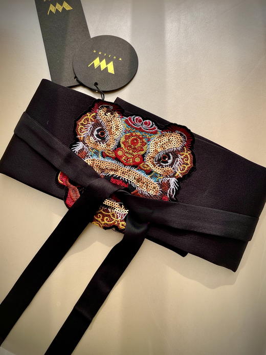 Y20906 暗夜玫瑰系列虎头刺绣腰带 雾境 商品图2