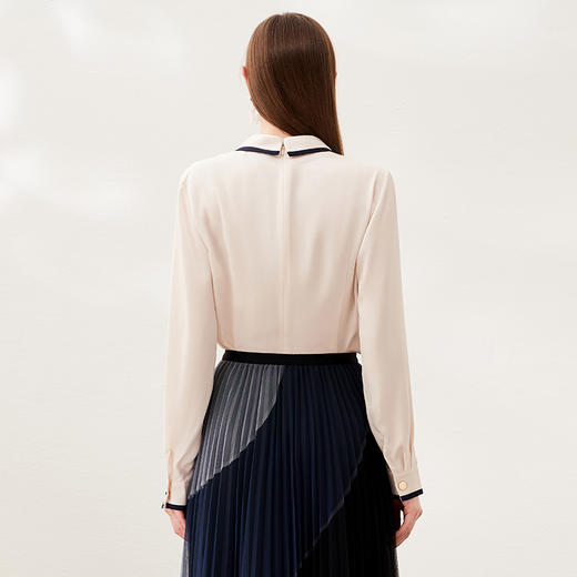 EITIE爱特爱春季新款设计感衬衣V领收腰显瘦通勤简约百搭气质上衣6909603 商品图4