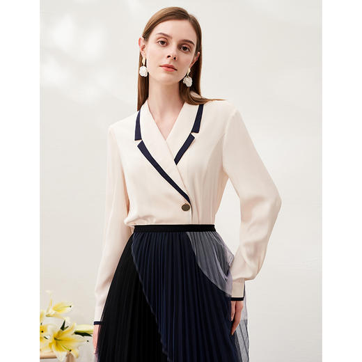 EITIE爱特爱春季新款设计感衬衣V领收腰显瘦通勤简约百搭气质上衣6909603 商品图1