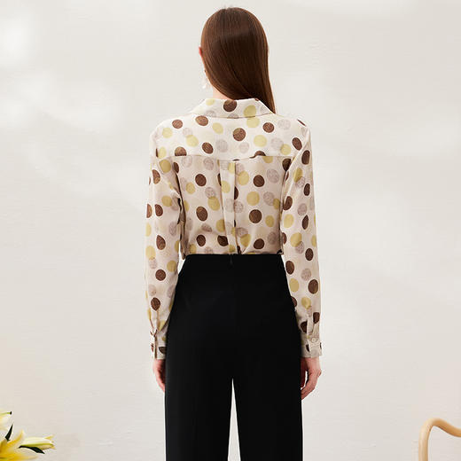EITIE爱特爱春季新款洋气职业干练显瘦系带几何印花衬衫上衣6909607 商品图4
