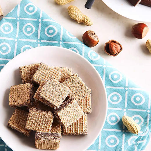 进口马奇新新妙乐夹心威化饼干90g香草榛子巧克力三口味零食 商品图2