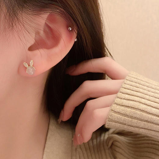 JU-A21051新款猫眼石可爱兔子耳钉女小众设计感个性百搭耳环耳饰 商品图1