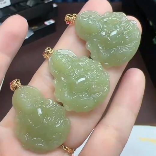 18K和田玉吊坠-晴水黄财神 商品图0