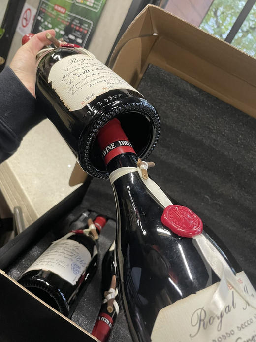 【今晚12点下架】皇家穆苏珍藏老藤干红葡萄酒   某猫某东四五百6瓶我们源头一手货源❗1箱省近200元❗ 299元/箱6瓶   80年老藤葡萄酿造🍹保留原味 三种明星葡萄混酿   商品图5