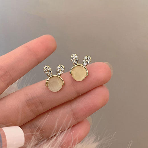 JU-A21051新款猫眼石可爱兔子耳钉女小众设计感个性百搭耳环耳饰 商品图3