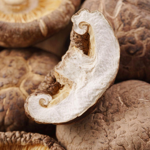 丽江香菇干  香营养丰富，香气沁脾，采用传统工艺制成，气温芬芳，营养美味！ 商品图3