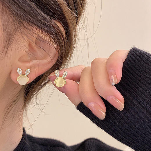 JU-A21051新款猫眼石可爱兔子耳钉女小众设计感个性百搭耳环耳饰 商品图0