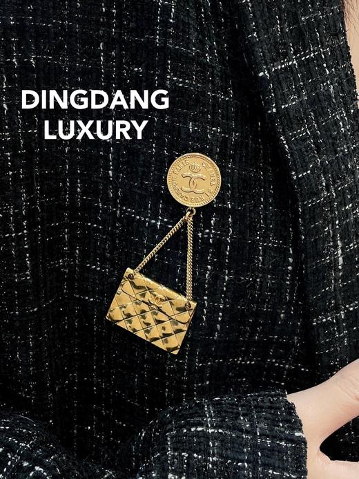 CHANEL vintage 金币书包 吊坠 胸针 商品图0