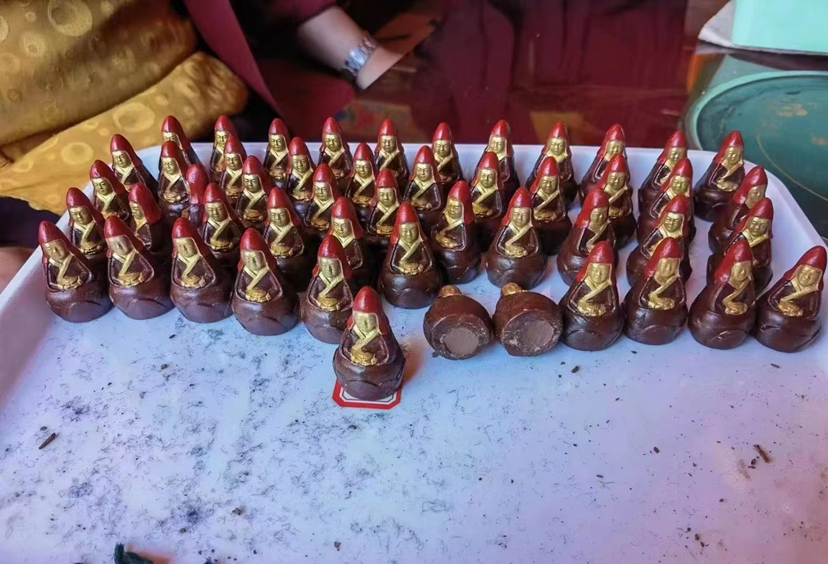 亚青寺万僧祝福的大乐莲师 见解脱红喇嘛擦擦像