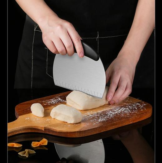 带刻度 圆柄切面刀 刮板切面团面条抹刀 硅胶圆柄 厨房实用工具 商品图2