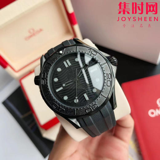 欧米茄海马系列300米“黑武士”潜水腕表 回馈来袭！
【机芯】搭载进口西铁城全自动机械机芯 商品图0