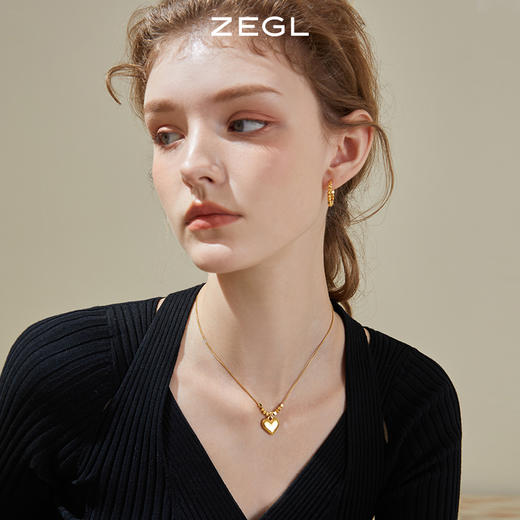ZEGL金色爱心项链女轻奢小众2024年新款复古ins嘻哈风锁骨毛衣链 商品图1