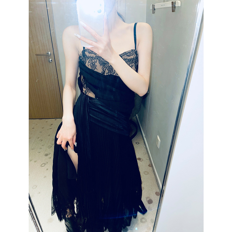 BeQueenStory【配枪朱丽叶】重工缎面拼接蕾丝吊带裙修身小黑裙