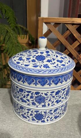 青花釉下彩缠枝莲茶饼罐