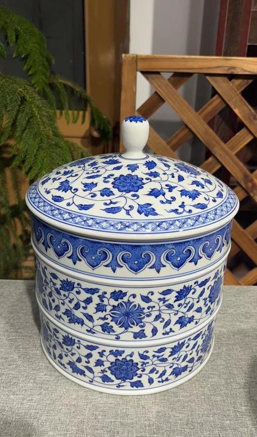 青花釉下彩缠枝莲茶饼罐 商品图0