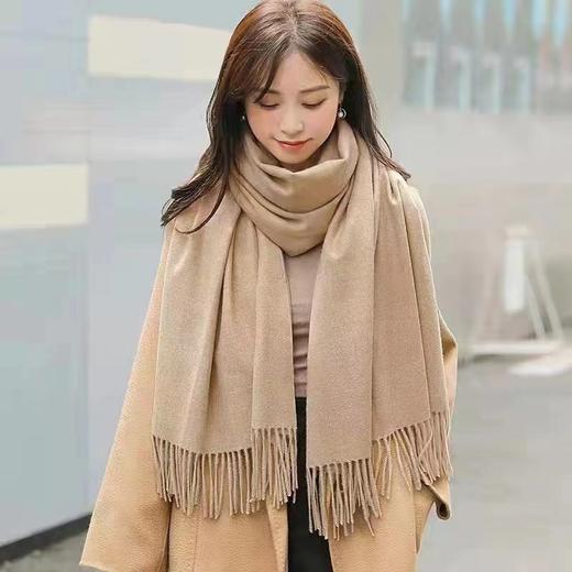 280071仿羊绒带流苏净色长围巾，软糯亲肤温暖细腻，购正价商品成交金额满1000元免费赠送一条,颜色随机！ 商品图9