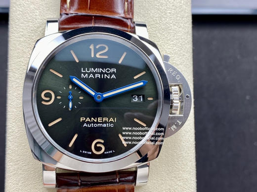『神器』2022 VS第一个新款沛纳海 PAM1116表盘采用沛纳海相对少见的绿色太阳放射纹处理，表盘颜色随光线变化而变化，光线直射表盘是军绿色，背光看像是黑色表盘 商品图5