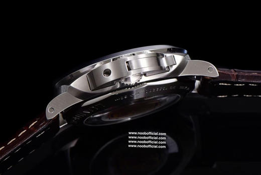 『神器』2022 VS第一个新款沛纳海 PAM1116表盘采用沛纳海相对少见的绿色太阳放射纹处理，表盘颜色随光线变化而变化，光线直射表盘是军绿色，背光看像是黑色表盘 商品图3