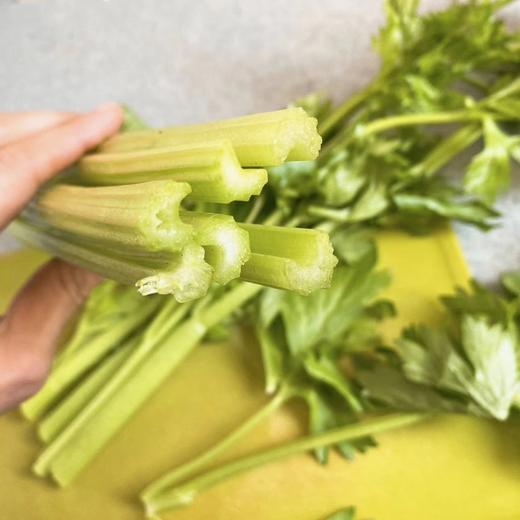 有机水果西芹，现摘现发，节后西芹生长周期较长，部分叶子可能老些，自行摘去即可（顺丰包邮，云南海南新疆西藏不发货） 商品图4