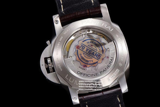 『神器』2022 VS第一个新款沛纳海 PAM1116表盘采用沛纳海相对少见的绿色太阳放射纹处理，表盘颜色随光线变化而变化，光线直射表盘是军绿色，背光看像是黑色表盘 商品图4