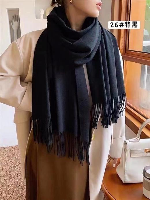 280071仿羊绒带流苏净色长围巾，软糯亲肤温暖细腻，购正价商品成交金额满1000元免费赠送一条,颜色随机！ 商品图8
