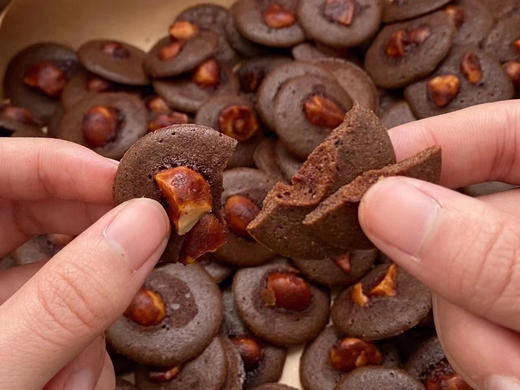 夏威夷果可可脆片礼盒装（铁盒包装，图案随机） 商品图3