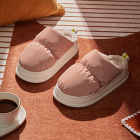 【情侣时尚羽绒布防滑保暖棉拖鞋】情侣加绒毛毛家用棉拖鞋，冬季保暖厚底踩屎感，简约羽绒室内家居防滑，情侣家用防水 亲肤毛绒内里 弹力厚底踩屎感锁住温暖 不易勒脚防掉