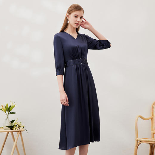 EITIE爱特爱春季新款优雅V领显瘦高腰连衣裙A2307117 商品图1