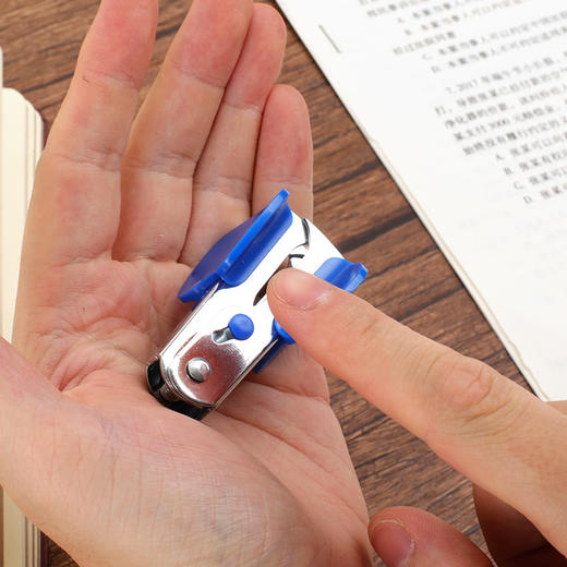 得力装订0231起钉器（颜色随机） 商品图2