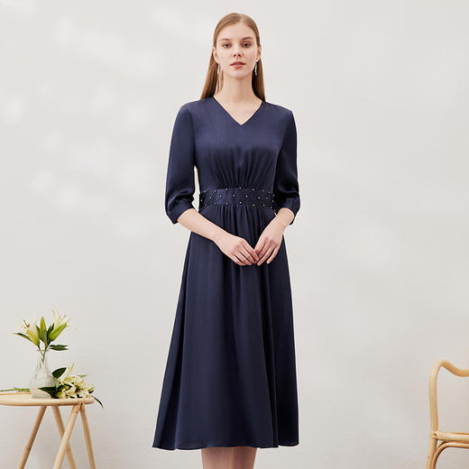 EITIE爱特爱春季新款优雅V领显瘦高腰连衣裙A2307117 商品图2