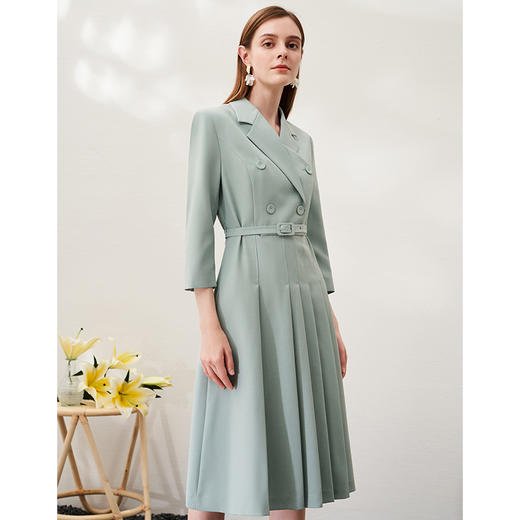 EITIE爱特爱春季新品西装V领优雅束腰显瘦百褶连衣裙6907624 商品图1