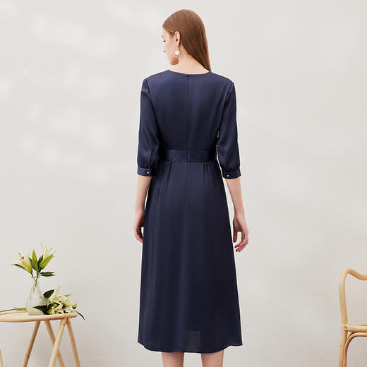 EITIE爱特爱春季新款优雅V领显瘦高腰连衣裙A2307117 商品图5