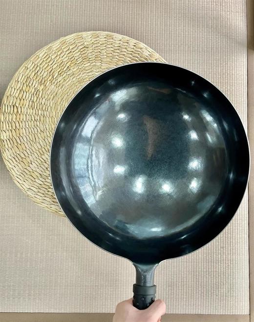 【自用推荐：正宗章丘铁锅-黑锅】健康好锅，手工锻打 无涂层 无烟 三种尺寸可加松木锅盖 商品图1