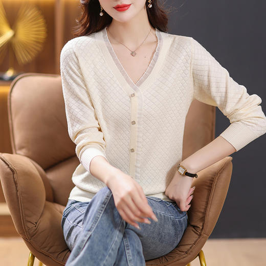 V领蕾丝针织打底衫女，秋冬春装新款女士毛衣假两件上衣短款CC-101-89215 商品图0