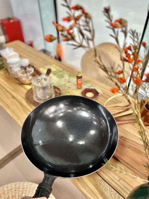 【自用推荐：正宗章丘铁锅-黑锅】健康好锅，手工锻打 无涂层 无烟 三种尺寸可加松木锅盖 商品图3
