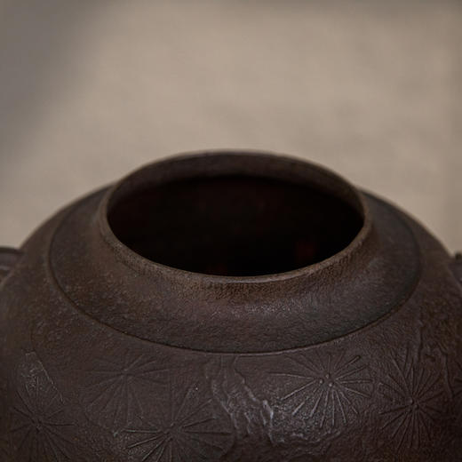 铜錾花凤纹风炉及铁制松梅图釜 商品图2
