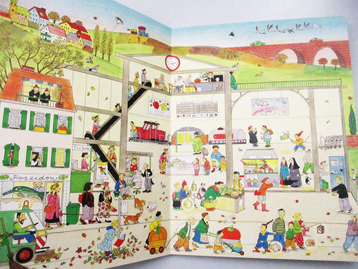 英文原版 All Around Bustletown Autumn 布斯敦镇的四周 秋天 英文版 Rotraut Susanne Berner 进口英语原版书籍 商品图2