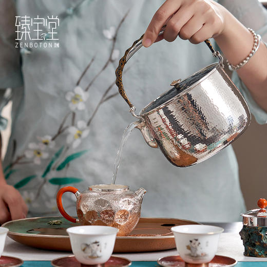 臻宝堂银壶 纯银烧水壶纯手工浮雕布目金大漆提梁茶壶  吉狮献瑞 900ml 商品图1