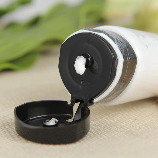 【中欧班列精选】德国品牌彭香洗面奶  牛奶鸡蛋/ 活性竹炭/ 小黄瓜洗面奶 165ml 商品图2