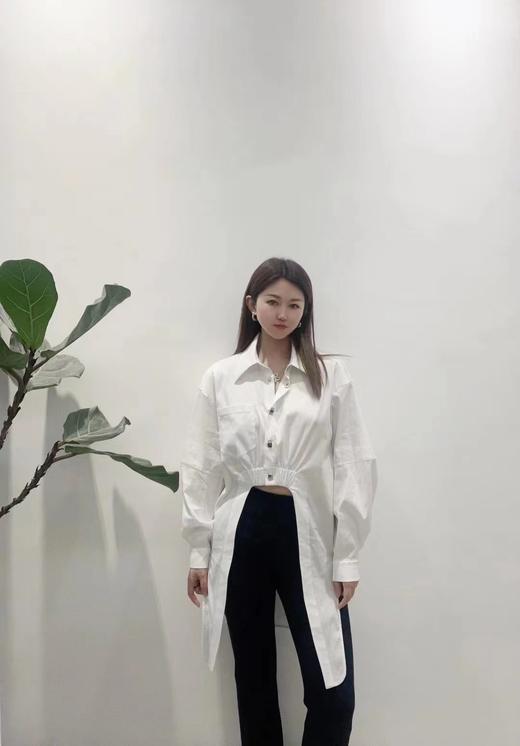 前挖空落肩长衬衫 商品图0