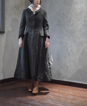 Paul Harnden 深灰色收腰裙摆长外套