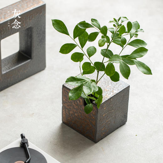 灰念 汉方花器 方体迷你小花瓶 粗陶窑变小花器 茶道禅意水培小花插陶瓷 商品图0