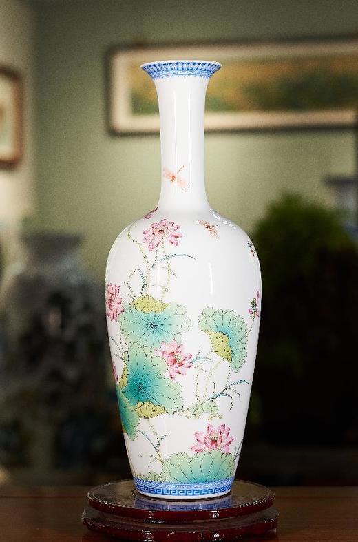 珐琅彩荷塘清香观音瓶 商品图0