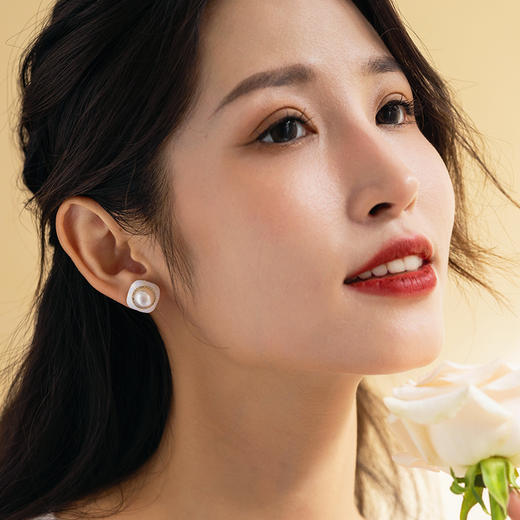 Manreya玛芮雅“珍珠奶酪”法式复古珍珠耳钉 商品图1