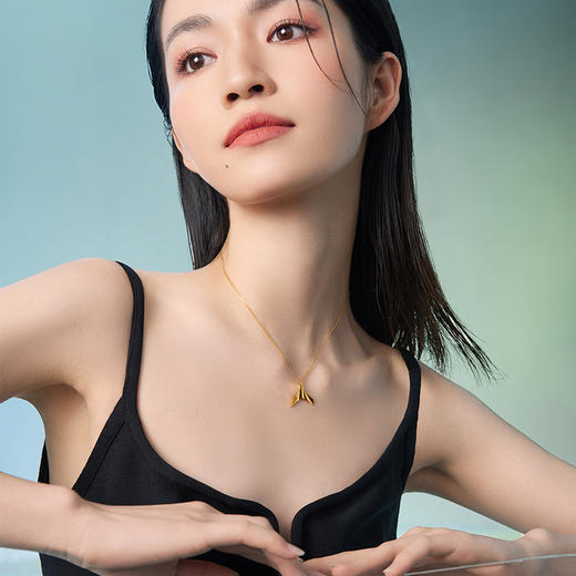周六福黄景瑜同款黄金吊坠鲸遇瑜见系列计价足金鲸鱼尾颈饰 商品图2