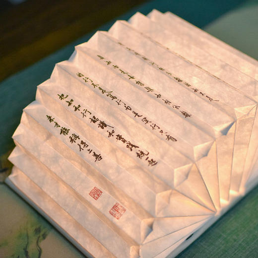 羽诗制造出品 山水心源套装阳明折叠书本灯青瓷茶具文创礼盒 商品图3