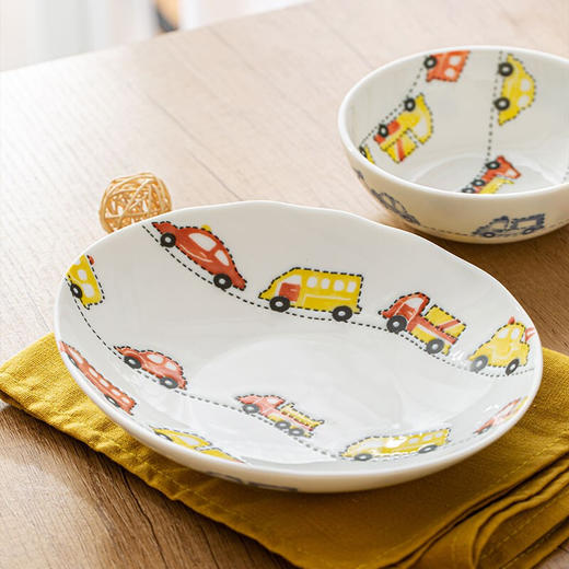 日本进口碗儿童餐具餐盘 家用卡通小碗陶瓷饭碗大碗面碗汤碗 缤纷车世界(红) 商品图4