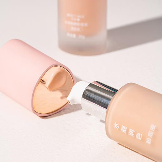 贝妃蕾水润焕颜粉底液（亮肤色）30g（221202） 商品图2