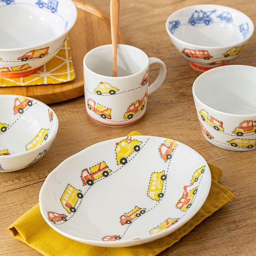 日本进口碗儿童餐具餐盘 家用卡通小碗陶瓷饭碗大碗面碗汤碗 缤纷车世界(红) 商品图3