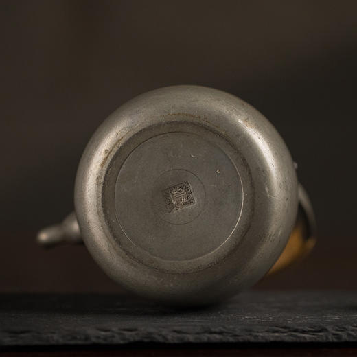 翡翠钮锡制提梁壶 商品图3